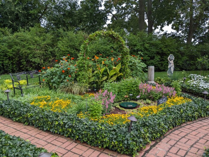 grosse pointe garden center garden tour 2023