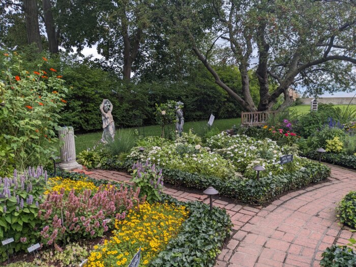 grosse pointe garden center garden tour 2023